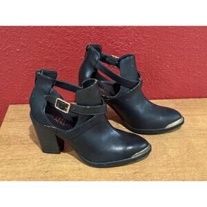 Rock & Republic Rasherblack cutout ankle booties Size 8.5